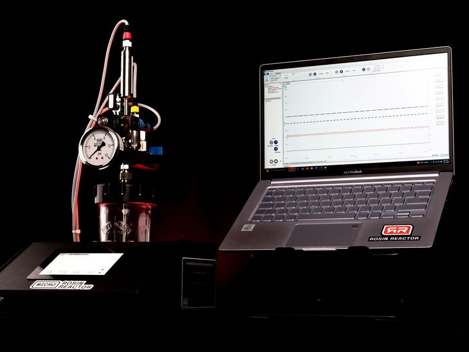 Micro Rosin Reactor with the control software running on a laptop